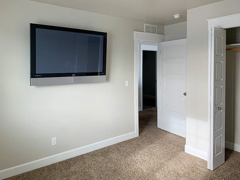 764 E Ionia Dr — Photo 20