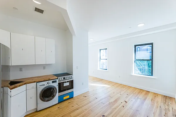 Rented by C2R Management LLC | media 9