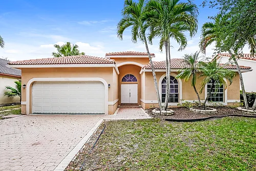 5350 NW 57th Ave Photo 1