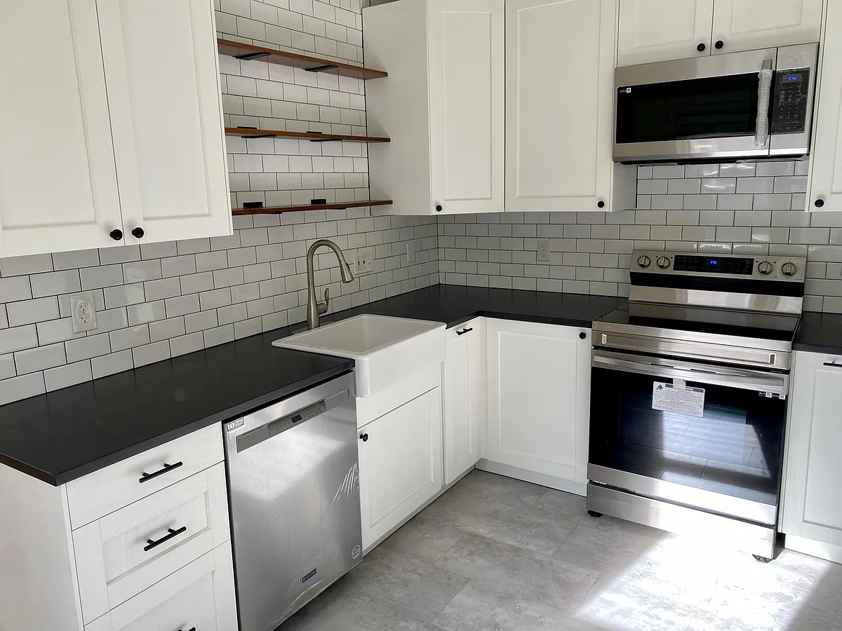 Building Photo - 158 S 400 E #UPSTAIRS