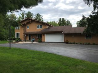 11041 Cedar Creek Rd, Cedarburg, WI 53012