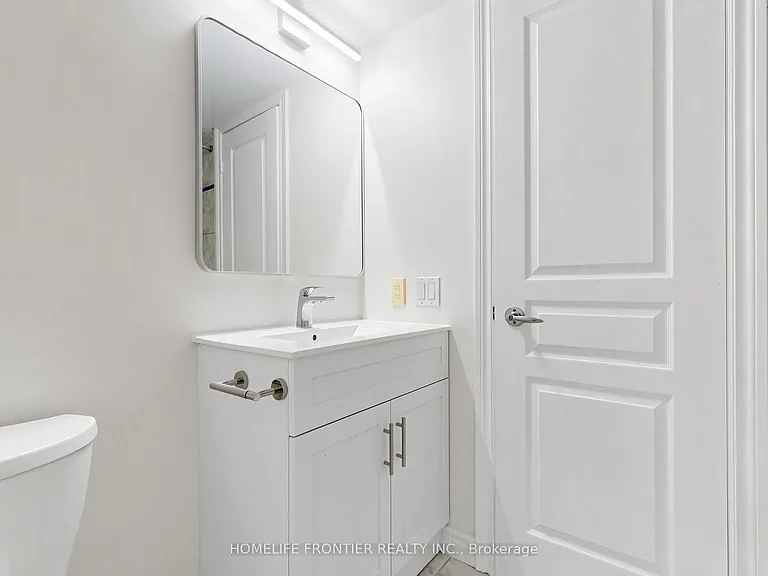 9017 Leslie St #LPH117 — Photo 8