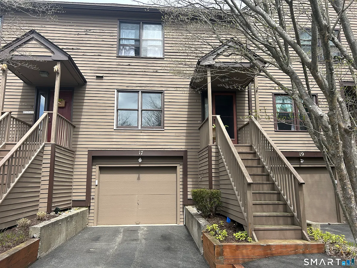 Building Photo - 17 Eagle Rock Cir #17