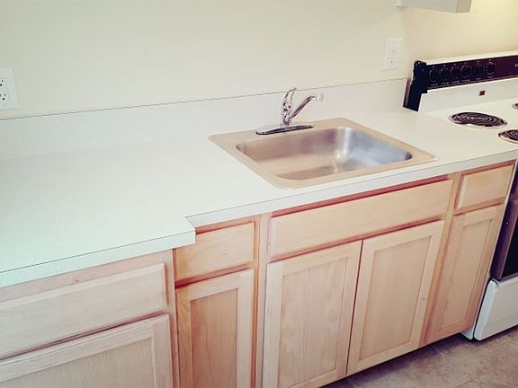 4th image of 111 S Newport Ave #9