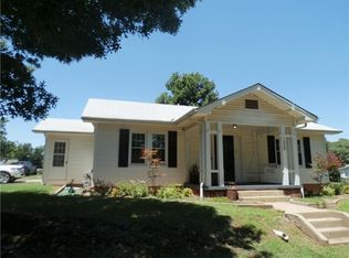 1228 S 11th St, Chickasha, OK 73018