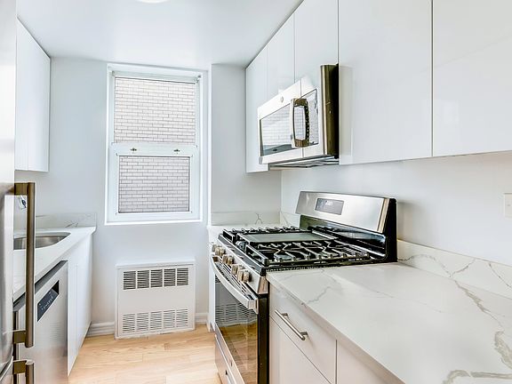 5th image of 7 E 14th St APT 18H