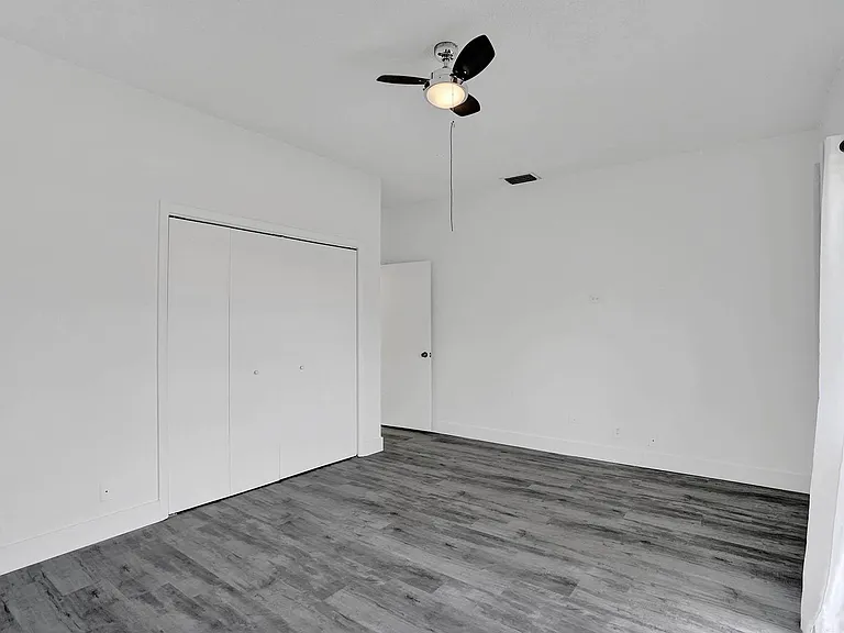 16610 Royal Poinciana Ct — Photo 48