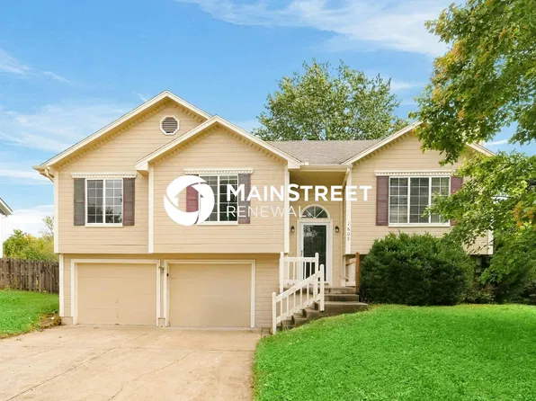 1605 NE Stonewood Dr, Lees Summit, MO 64086