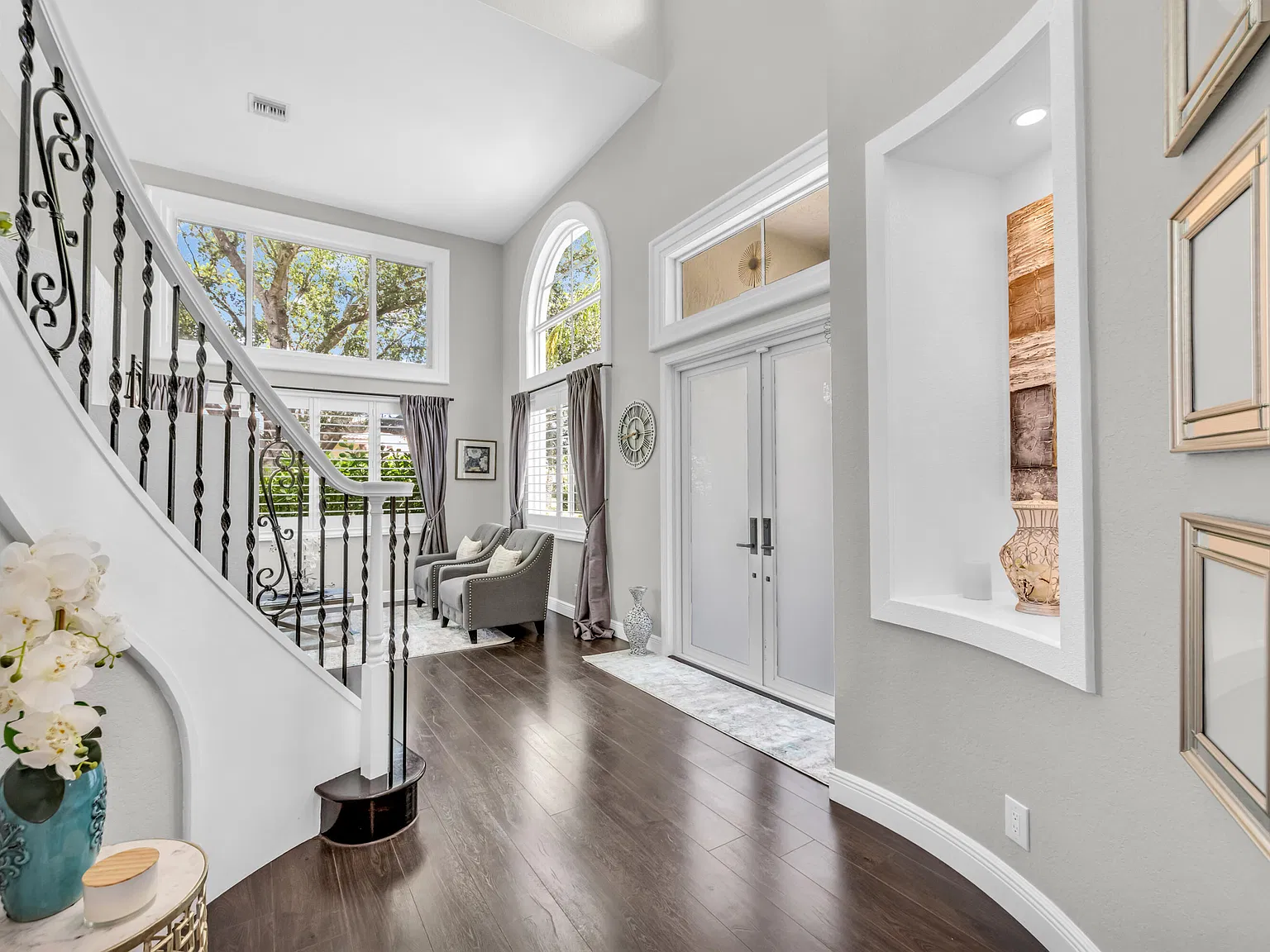 5 bed, 3.0 bath, 3375 sqft, $7,500 — Photo 2
