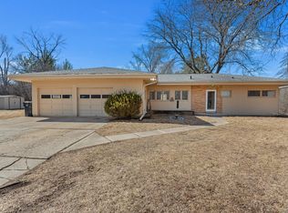 11541 N Eastgate Dr, Mequon, WI 53092