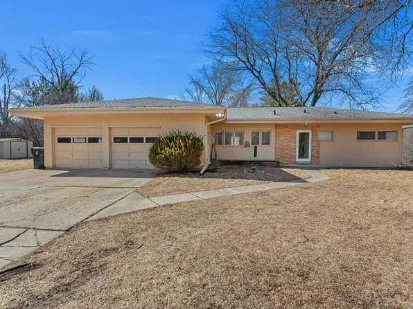 11541 North Eastgate DRIVE, Mequon, WI 53092