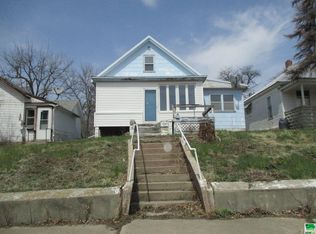 338 E Cedar St, Cherokee, IA 51012