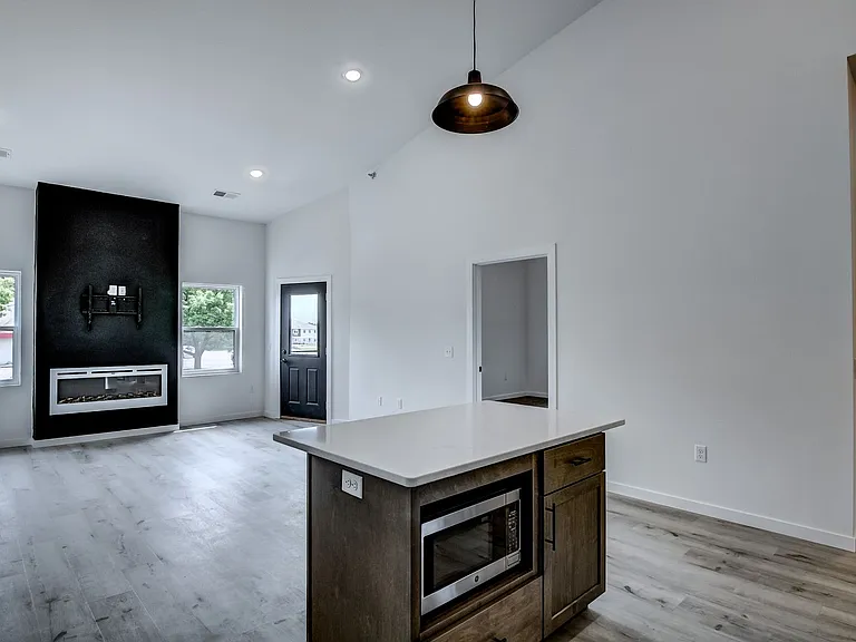 1270 3rd St E — Photo 3