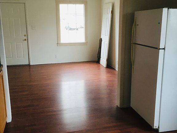 3rd image of 616 E Freeport St