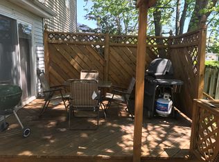 623 Yale Ln, Island Lake, IL 60042