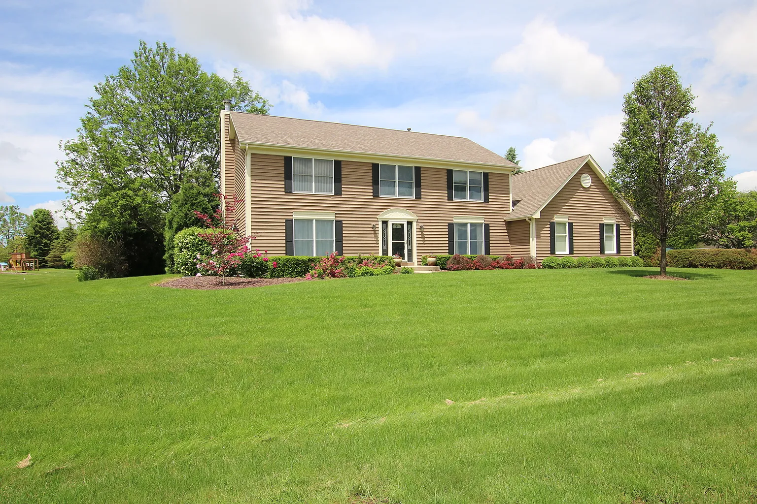 220 Red Bud Cir photo 1
