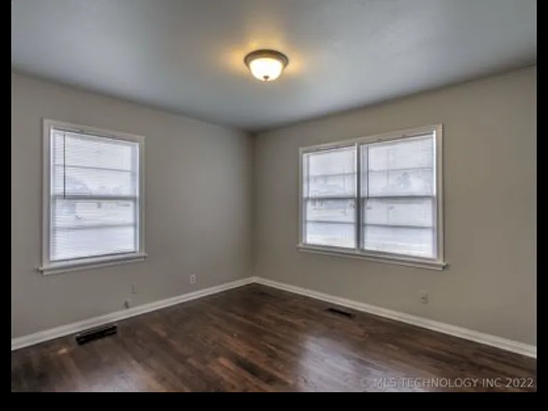 925 E Thompson Ave — Photo 14