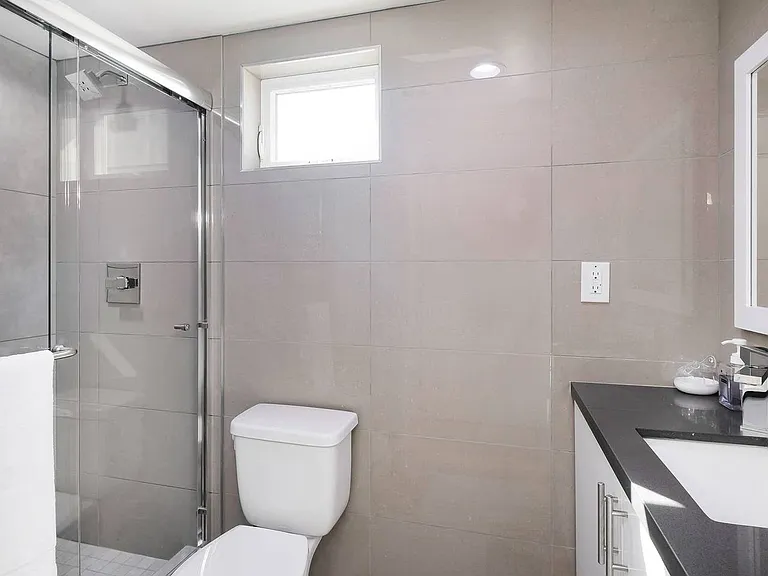 3 Bed Modern Townhome + 2-Car Private Garage — Photo 23