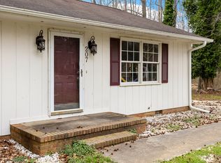 207 S Hillcrest Dr, Siler City, NC 27344