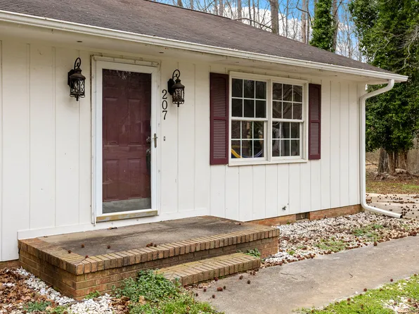 207 S Hillcrest Dr, Siler City, NC 27344