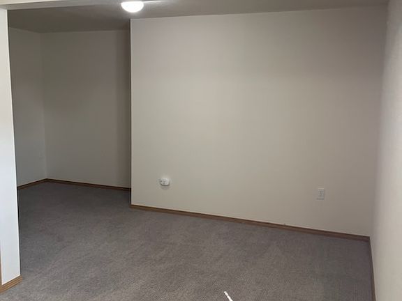 5th image of 1309 E Calkins Ave