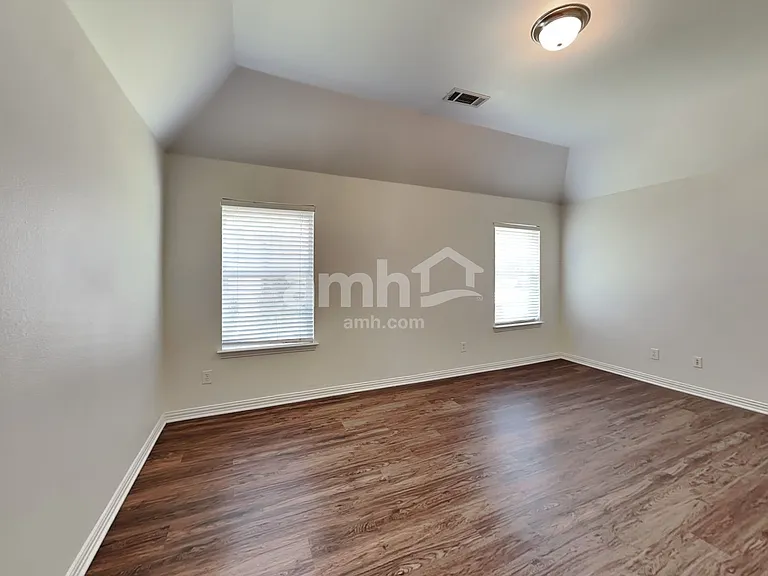 3720 Drexel Dr — Photo 12