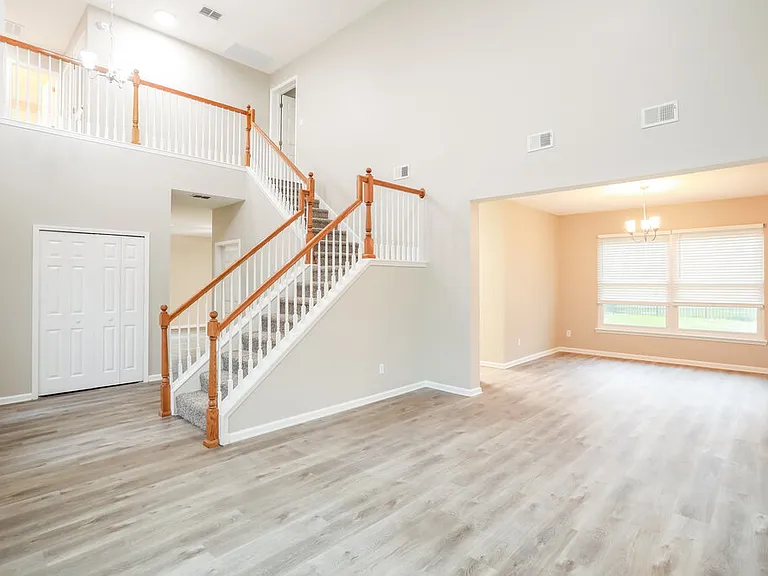 179 Greenfield Dr — Photo 6