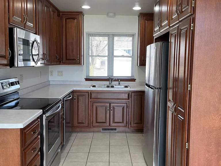 2034 River Point Ct — Photo 2