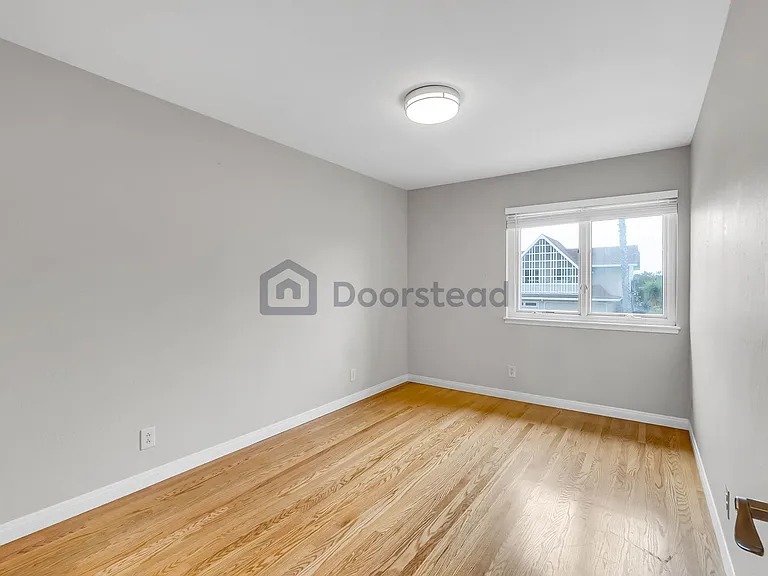 2913 Bayview Dr — Photo 31