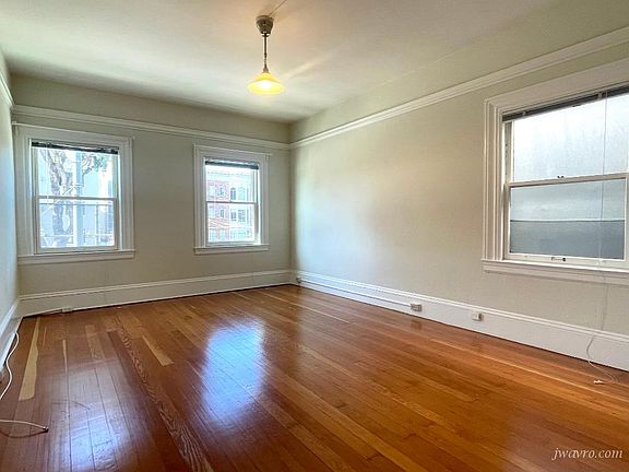 2nd image of 2906 Van Ness Ave APT 4