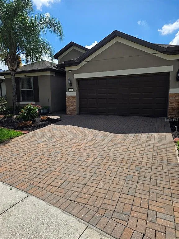 4 bed, 2.0 bath, 2040 sqft, $2,400 — Photo 3