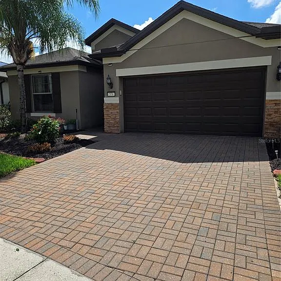 576 Cantabria Dr — Photo 3