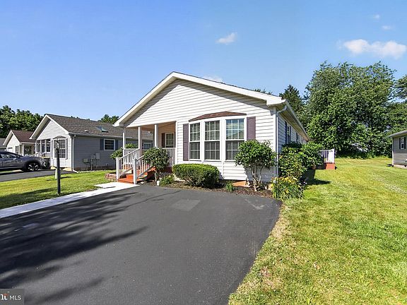 2nd image of 118 Dyer Ct