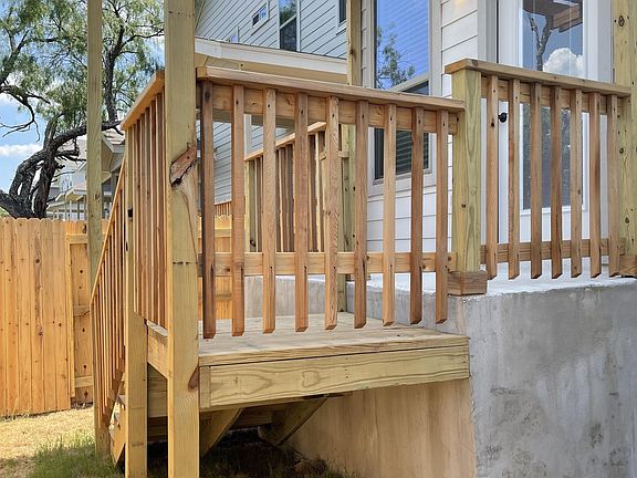5th image of 2202 Candlewood Ln