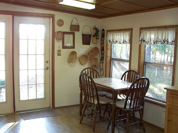 5th image of 122 County Road 1120 E