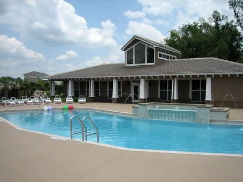 3 bedroom/ 3 bath town home for rent in Univerity Green's gated community with a pool and renting... — Photo 3