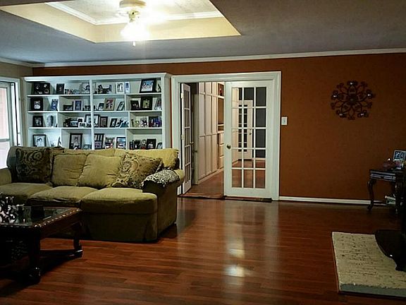 4th image of 2409 Cunningham Dr