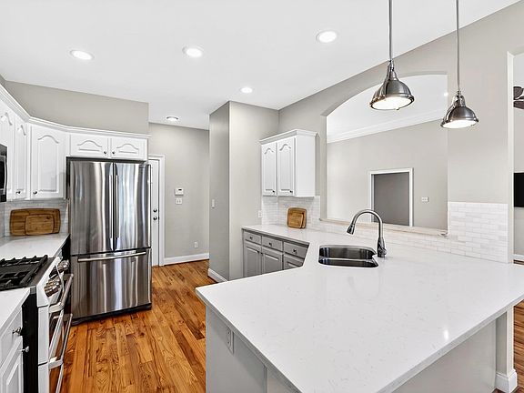 3rd image of 444 Doleman Dr