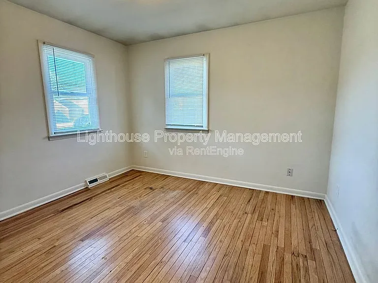 2108 Woodbine Ave — Photo 11