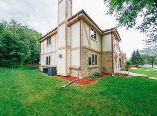 1907 Woodburn Rd, Waukesha, WI 53188
