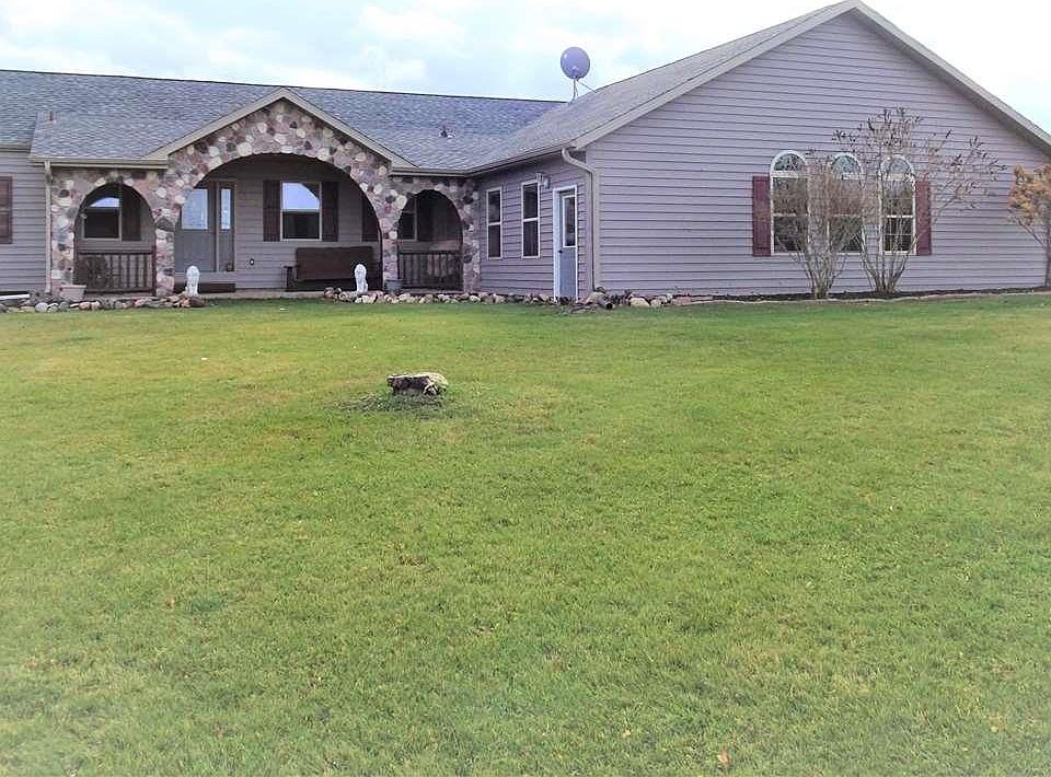 1st image of 61117 Hillside Ln