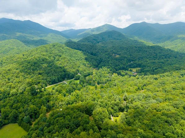 9-17 Mary Ln, Hayesville, NC 28904