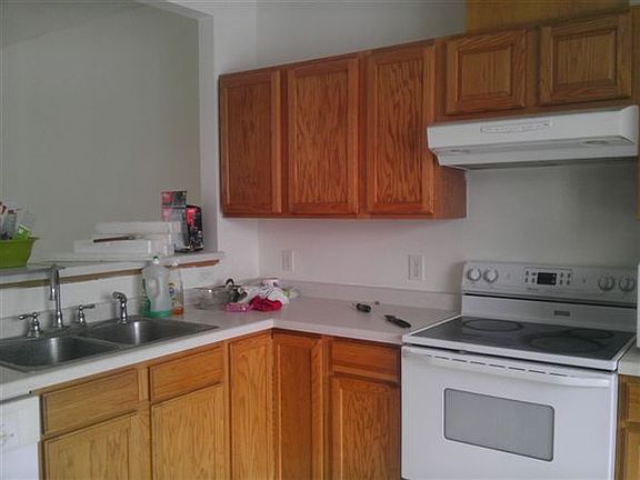 406 Village PKWY-5