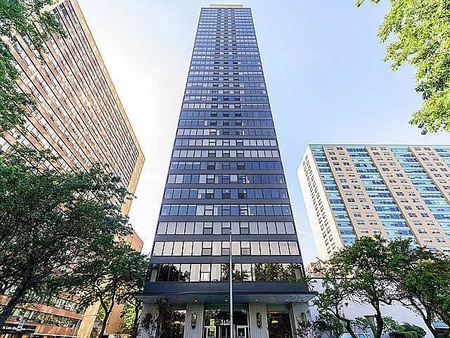 3150 N Lake Shore Dr APT 4D photo 1
