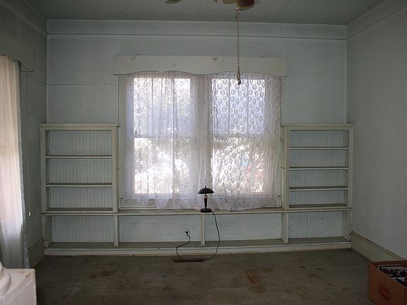 3rd image of 310 W Sycamore St