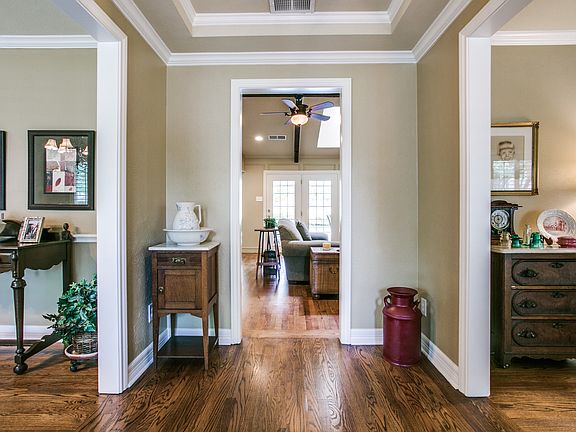 4th image of 3929 Courtshire Dr