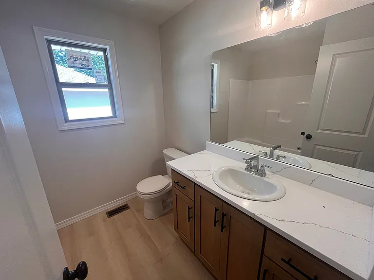 664 W Brook Hollow Rd — Photo 19