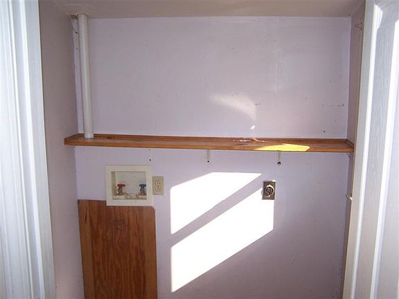 5th image of 908 1st Ave