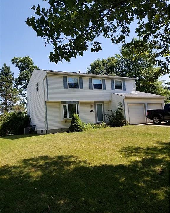 Great 4 bedroom 2.5 bathroom house located on a quiet street in Medina