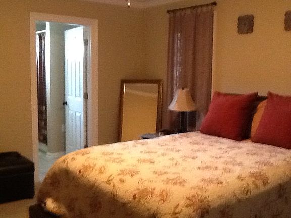 3rd image of 206 Tigerlily Dr